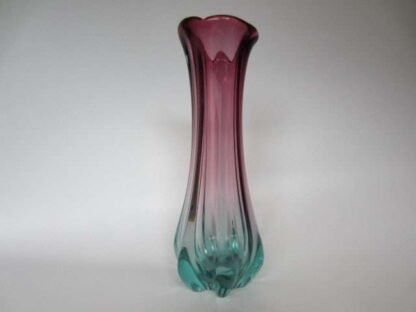 Tall 30cm hand-made pink and blue sommerso ribbed art glass vase - Image 2