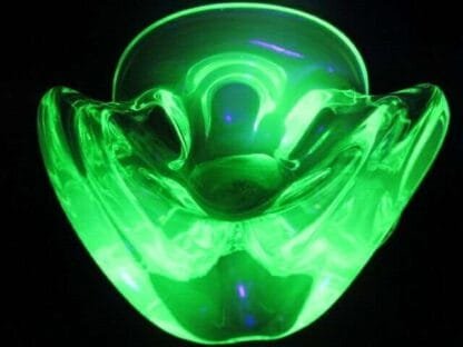 Vibrant Murano art glass fluorescent freeform bowl lime, green & pink c50/60s UV - Image 6