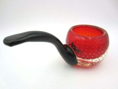 Novelty red art glass controlled bubble bowl in the shape of a Tobacco Pipe - Image 3