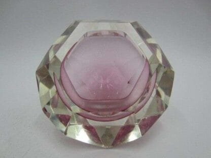 Pink 1970s Murano Vetro Artistico Formia Round faceted art glass bowl /label - Image 3